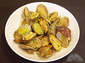 Almejas a la marinera verde