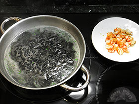 Arroz negro con huevo 2