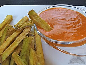 Berenjena frita con dip de salmorejo 4