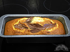 Bizcocho de chocolate blanco y negro marmolado 5