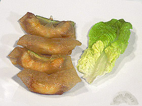 Rollitos de langostino con hongos y esparragos