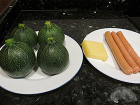 Calabacines rellenos de salchicha y queso 1