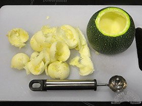 Calabacines rellenos de salchicha y queso 2