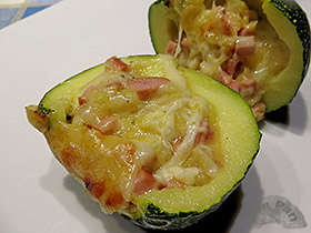 Calabacines rellenos de salchicha y queso 6
