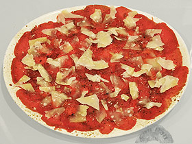 Carpaccio de carne con queso parmesano