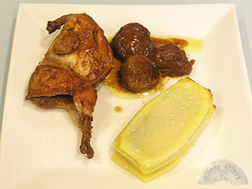 Codornices estofadas con cebollitas al vinagre de modena