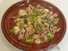 Cordero salteado con puerro