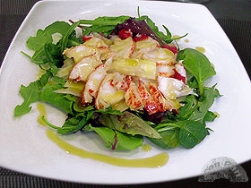 Ensalada de esparragos frescos y bogavante