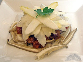 Ensalada de esparragos blancos setas y tomate