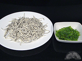Ensalada de gulas y algas wakame 1