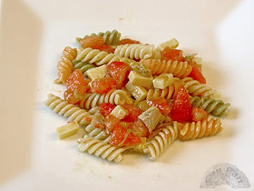 Ensalada de pasta con pollo al curry