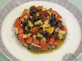 Ensalada de setas, tomate y queso