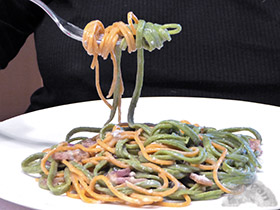 Espaguetis rojo y verde con salsa de Gorgonzola 7