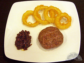 Hamburguesa al grill con chutney de tomate