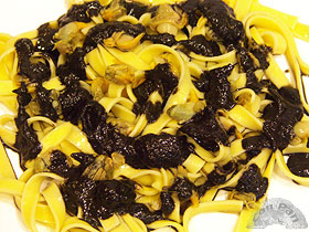 Pasta con berberechos y salsa de chipiron