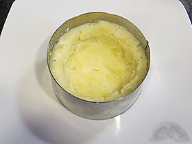 Patata rellena de txangurro con mayonesa de salmorejo 2