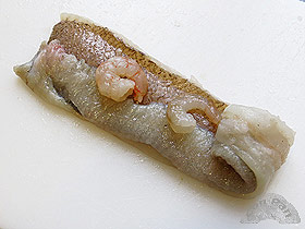 Rollitos de gallo rellenos de gambas 3