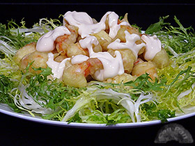 Langostinos en tempura de con salsa oriental picante