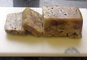 Terrina de manitas de cerdo con salsa vizcaina 2